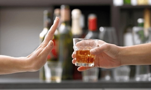 Uống rượu có chừng mực để phòng ngừa tai biến