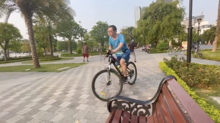 Bệnh nhân liệt vận động các ngón tay sau nhồi máu não đã có thể cầm nắm đồ vật