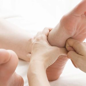 Các cách xoa bóp, bấm huyệt chữa thiếu máu não hiệu nghiệm